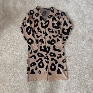 NWOT Women’s Vestidos Animal Print Long Cardigan!